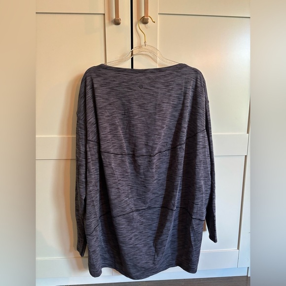Lululemon Back In Action Long Sleeve Relaxed Fit in Purple Size 12 Yoga Pilates - Picture 4 of 5